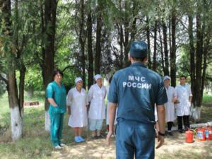 Спасатели научили медиков Красногвардейского района тушить пожар