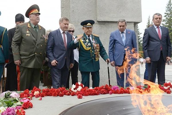 «Никто не забыт, ничто не забыто»: День памяти и скорби состоялся в Новосибирске