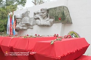 В Бахчисарайском районе с воинскими почестями предали земле останки морских пехотинцев, оборонявших Севастополь в годы Великой Отечественной войны