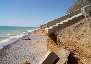 Разрушенные пляжи Николаевки ждут отдыхающих