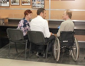 Госкомрегистр помогает инвалиду I группы оформить квартиру в новостройке