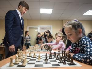 В «Артеке» откроют шахматную школу Сергея Карякина