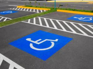 По требованию прокуратуры на АЗС Красноперекопского региона обустраивают специальные парковочные места для инвалидов