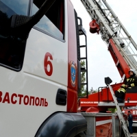Спасатели повышают мастерство: в Севастополе прошли пожарно-тактические учения в здании повышенной этажности