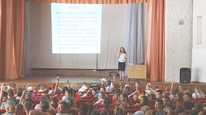 Член Общественного совета при УМВД России по г. Севастополю и сотрудники ОГИБДД провели "День безопасности дорожного движения" в детском лагере