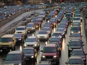 Автомобильную пробку по Евпаторийскому шоссе попытаются разгрузить с помощью объездной дороги и светофоров