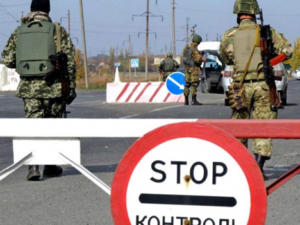 Двух мужчин, находящихся в федеральном розыске, не пустили в Крым