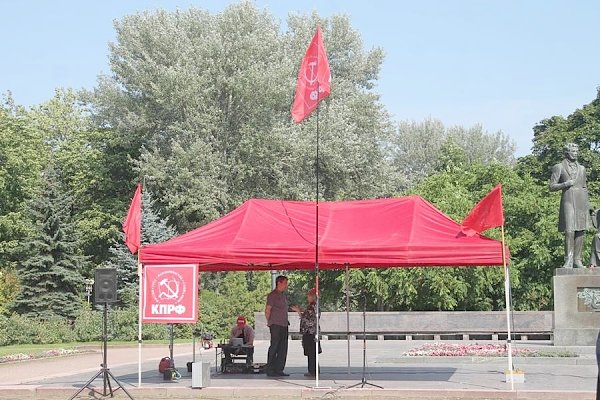 Коммунисты Псковской области вышли на митинг в поддержку принятия закона «О детях войны»