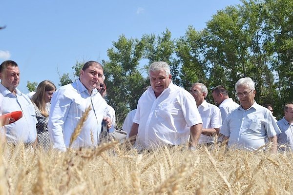 Хозяйства Орловской области, возглавляемой губернатором-коммунистом Вадимом Потомским, намолотили два миллиона тонн зерна