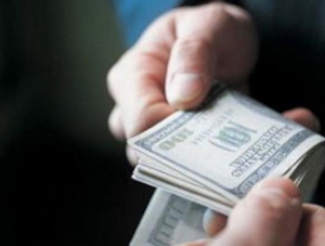 Пограничника наказали штрафом на 100 тыс. рублей за взятку