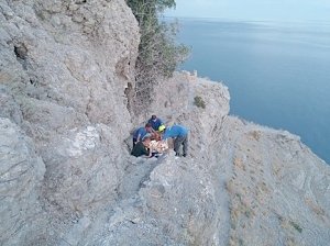 В Крыму девушка сорвалась со скалы, делая селфи
