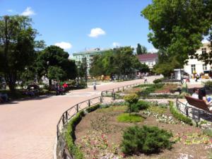 В столице Крыма активно реконструируют сквер имени Тренёва