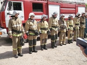 Керченские огнеборцы ликвидировали условный пожар в высотном здании