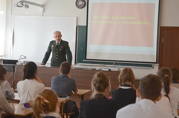 Комсомол Севастополя начал серию открытых уроков, посвящённых Николаю Островскому и Молодой гвардии