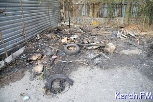 В Керчи в Аршинцево сгорела иномарка