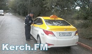 В Керчи сотрудники ГИБДД остановили девять таксистов-нарушителей