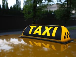 В Евпатории таксистом работал мужчина, лишённый водительских прав за вождение в нетрезвом виде
