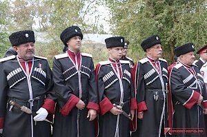 В Керчи освятили знамя хуторского Керчь-Еникальского казачьего общества