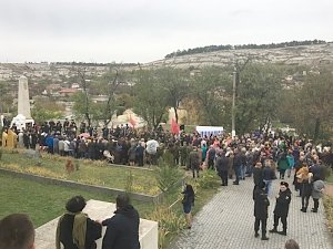 В Бахчисарае перезахоронили останки красноармейцев