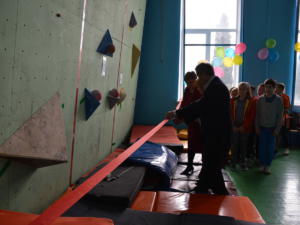 В ялтинской школе открыли искусственный скалодром