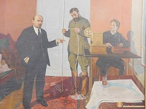 «Почта Крыма» передала керченскому музею две картины