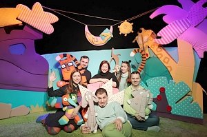 Крымский академический театр кукол представил премьеру спектакля «Слон в разноцвете»