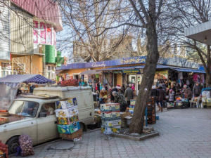 Власти Симферополя желают договорится с торговцами рядом с Куйбышевским рынком, а не сносить всё силовым путём