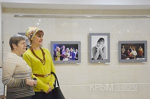 Фотовыставка «Театр – жизнь – женщина» открылась в столице Крыма