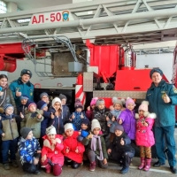 Крымские спасатели проводят экскурсию для юных гостей