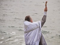 В озёрах и море: традиционные крещенские купания в Крыму