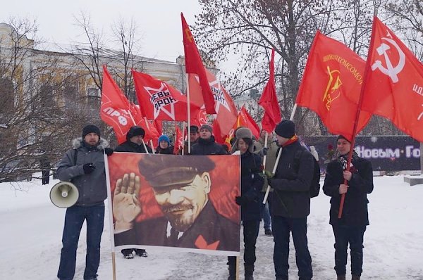 Имя и дело Ленина бессмертны! Акция пензенских коммунистов