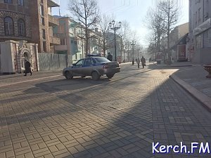 В Керчи полиция перекрыла въезд на набережную