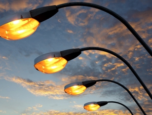 К середине марта в столице Крыма заменят почти 300 ламп уличного освещения