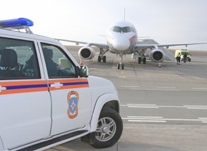 Спецборт МЧС России осуществляет санитарно-авиационную эвакуацию тяжелобольного ребёнка из Симферополя