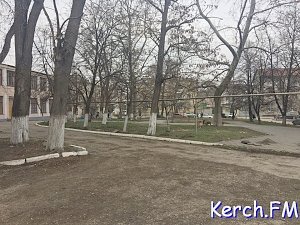 Территорию около профцентра в Керчи собираются оградить забором