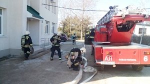 Севастопольские спасатели провели пожарно-тактические учения в доме-интернате для престарелых и инвалидов