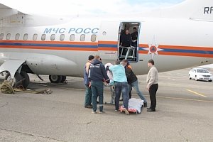 Спецборт МЧС России доставит тяжелобольную жительницу столицы Крыма на лечение в Санкт-Петербург