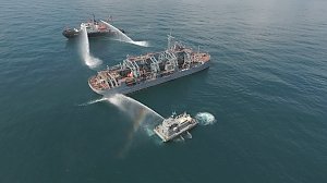 Восемь судов аварийно-спасательного отряда Черноморского флота отрабатывают поисково-спасательные действия в море