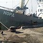 Пираты Порошенко не выпускают моряков захваченного российского судна на берег