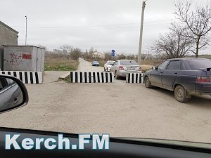 Керчане считают незаконным перекрытие улицы Рыбакова