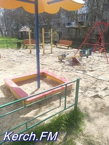 Керчане считают опасным покрытие на новых детских площадках