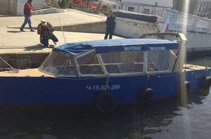 Маломерное судно с пассажирами на борту получило пробоину в Севастопольской бухте