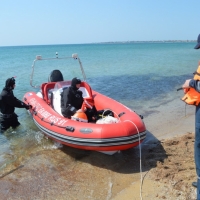 Специалисты чрезвычайного ведомства продолжают работу по обследованию пляжных акваторий