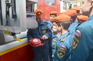 В Год культуры безопасности школьникам рассказывают о работе пожарных и спасателей