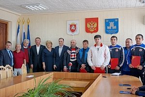 Власти Алушты заверили поддержку борцам-победителям юниорских первенств России