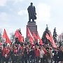 После праздничной демонстрации КПРФ депутат-коммунист Алексей Куринный выступил перед жителями Ульяновской области на площади В.И. Ленина