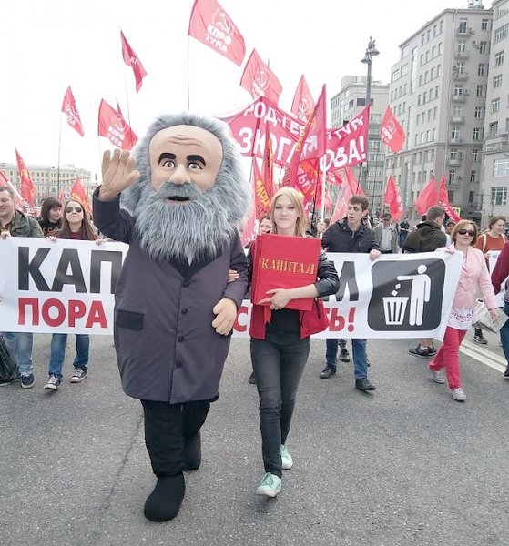 Карл Маркс на первомайском шествии КПРФ