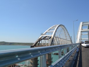 За первые шесть часов работы по Крымскому мосту проехали более пяти тысяч автомобилей
