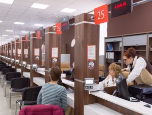 Крымчане смогут подать документы для назначения ежемесячной выплаты в связи с рождением второго ребёнка в МФЦ