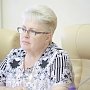 Первый вице-спикер крымского парламента Наталья Маленко вручила государственные премии и награды социальным работникам республики